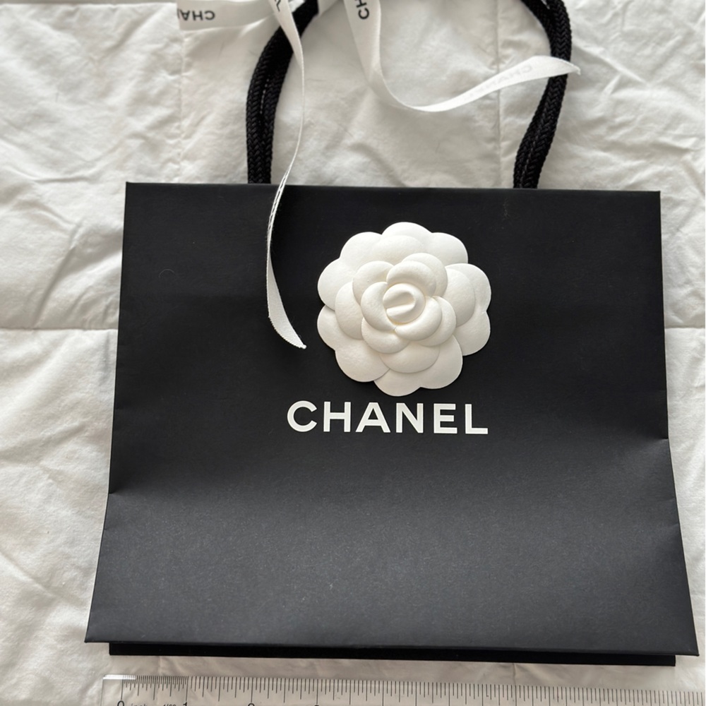 Chanel am  shopping bag w camellia